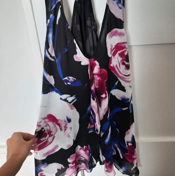 Floral Top - Picture 2 of 3